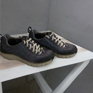 Clarks outdoor water proof wave walk shoes blue size 6